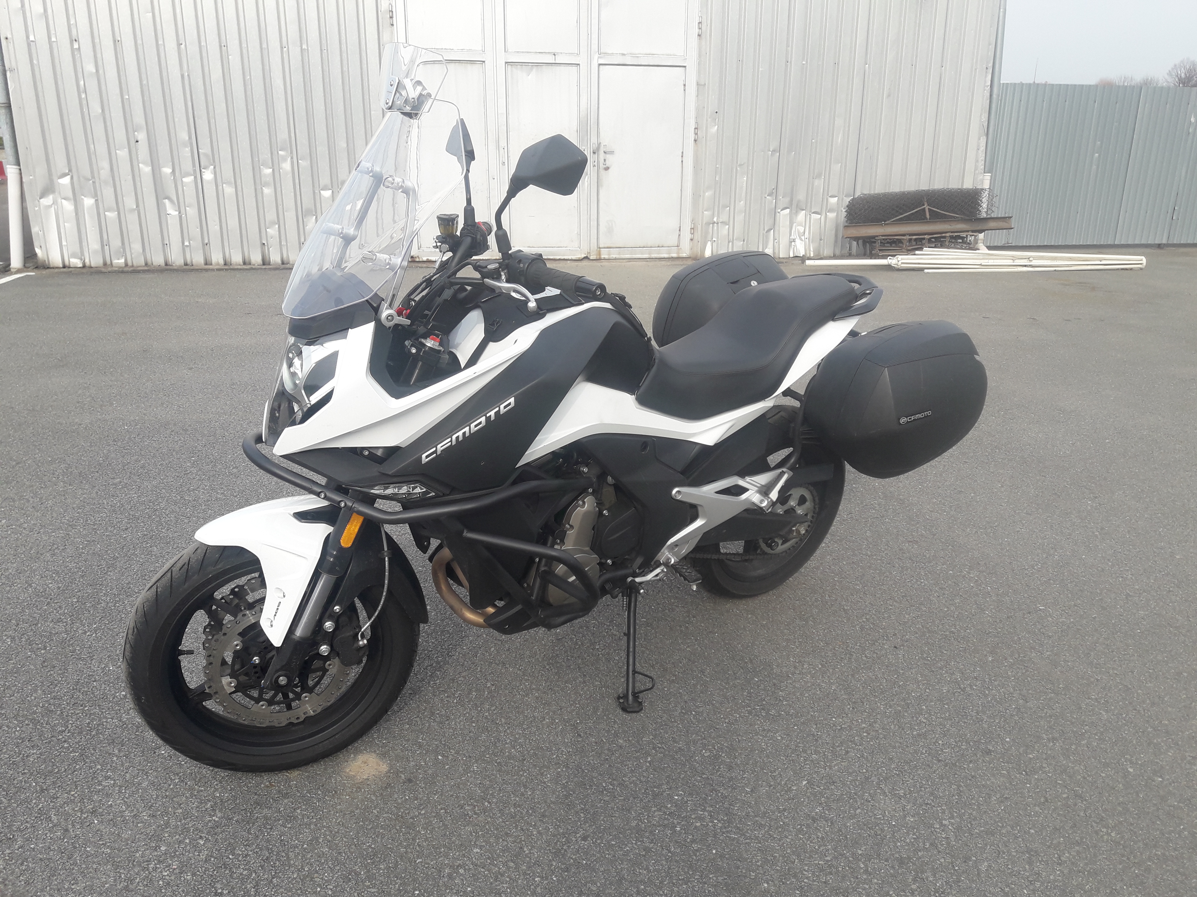 Prodám předváděcí motorku CF Moto 850 MT 650, r.v. 2018